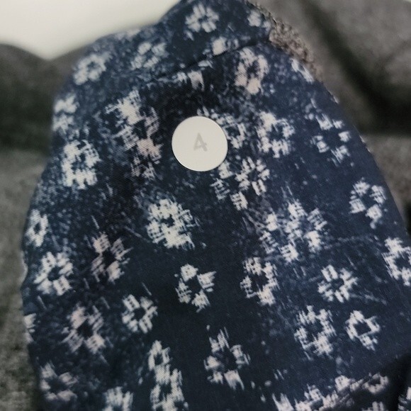 LULULEMON Exhalation Pullover II Heathered Speckle Black size 4 - Picture 9 of 9
